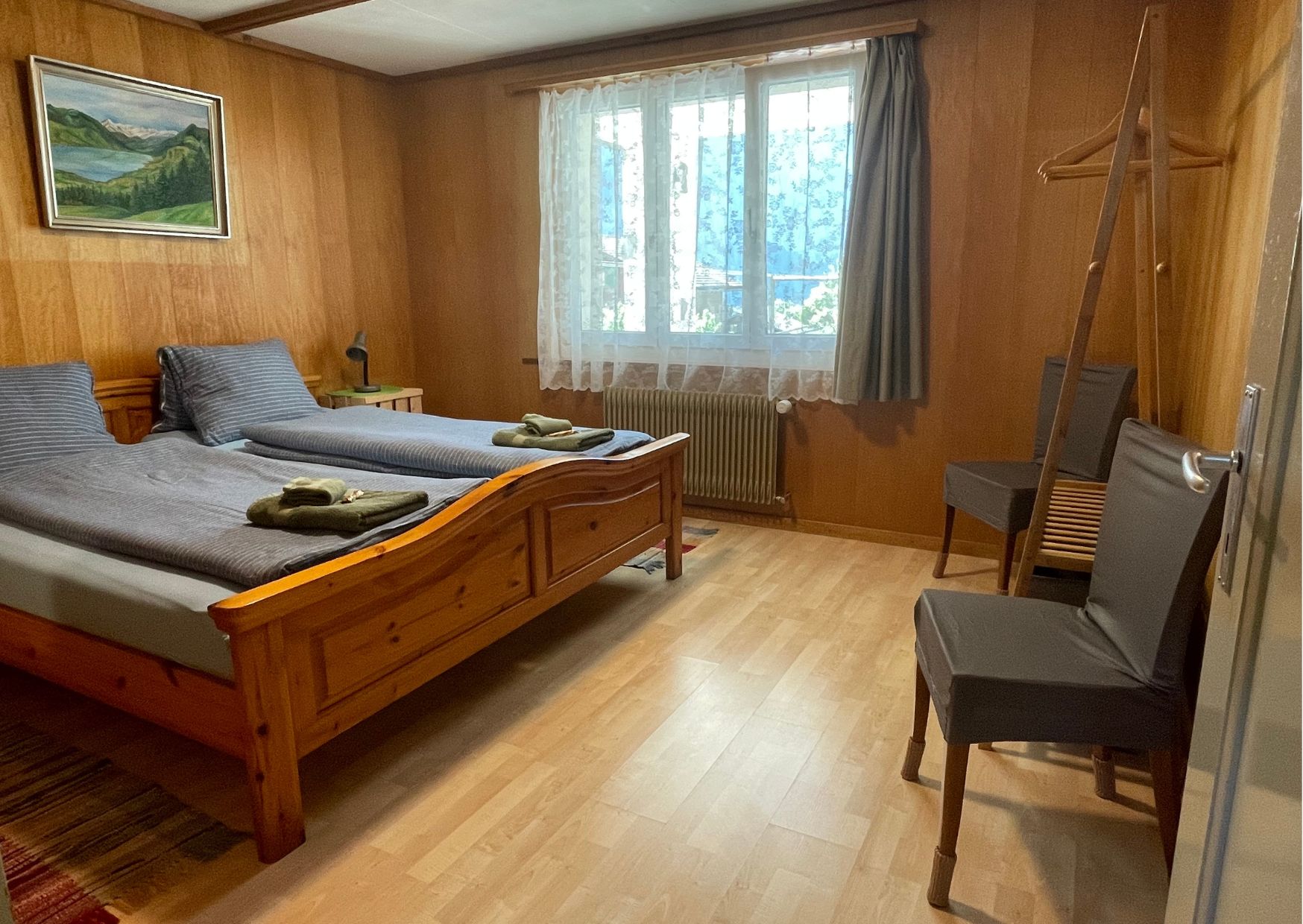 Schlafzimmer mit Doppelbett